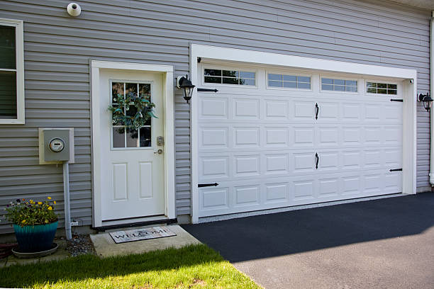 24/7 Emergency Garage Door Panel Replacement experts in Pembroke, VA